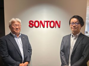 ※写真（左から）：生産本部⾧ 上田様、経営企画室⾧ 石川様